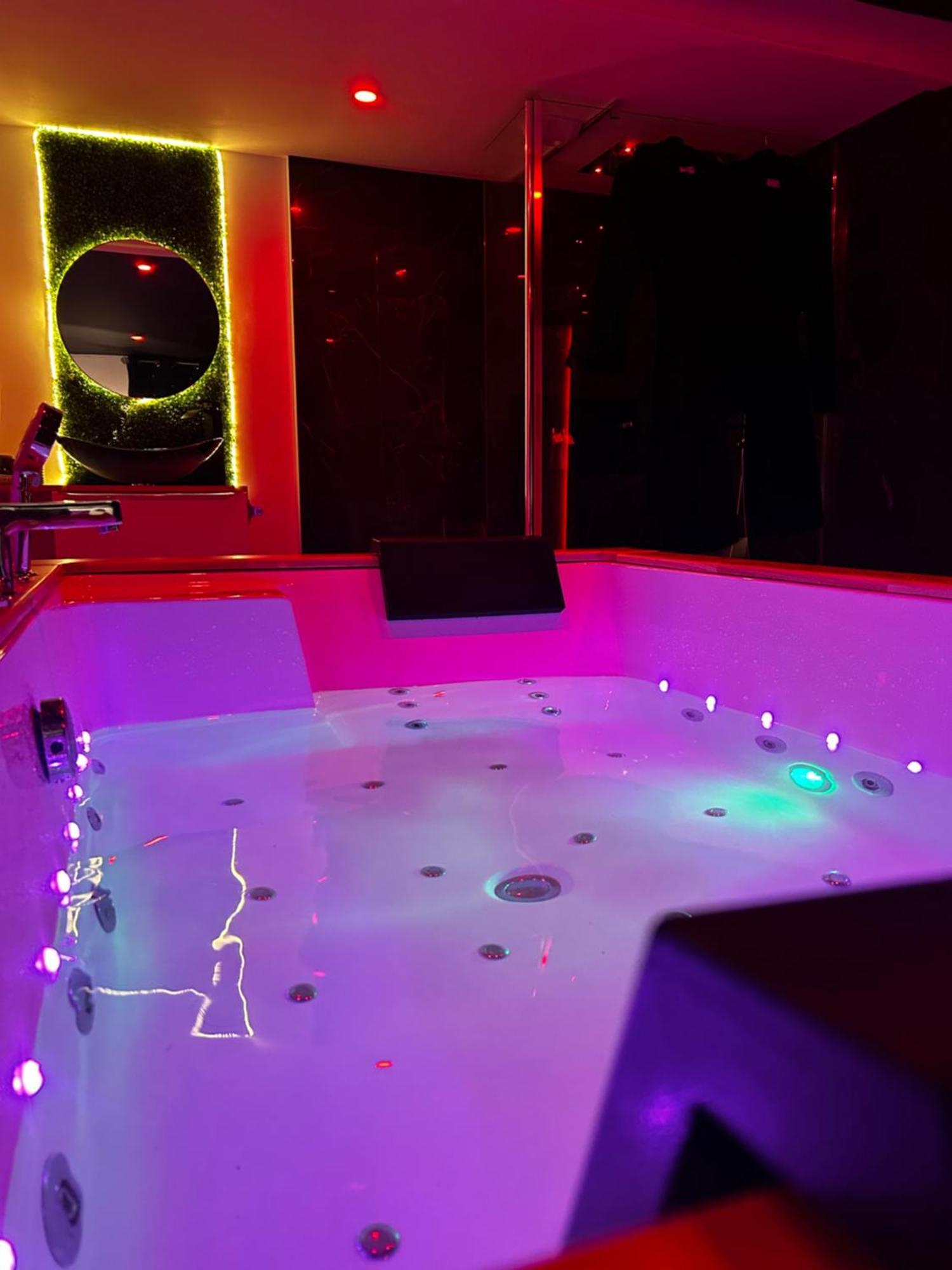 Love Room Haut De Gamme - L'Extase Avec Jacuzzi Violaines Buitenkant foto