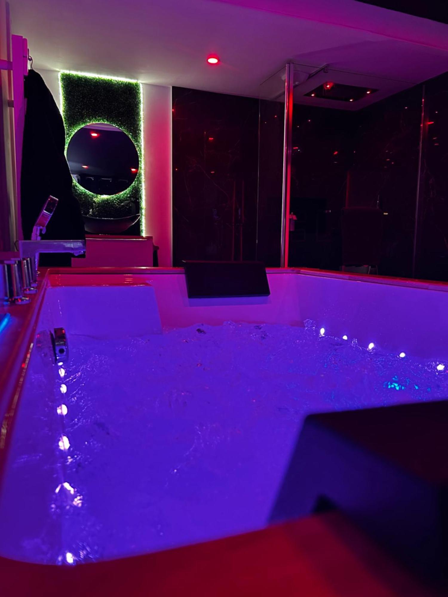 Love Room Haut De Gamme - L'Extase Avec Jacuzzi Violaines Buitenkant foto