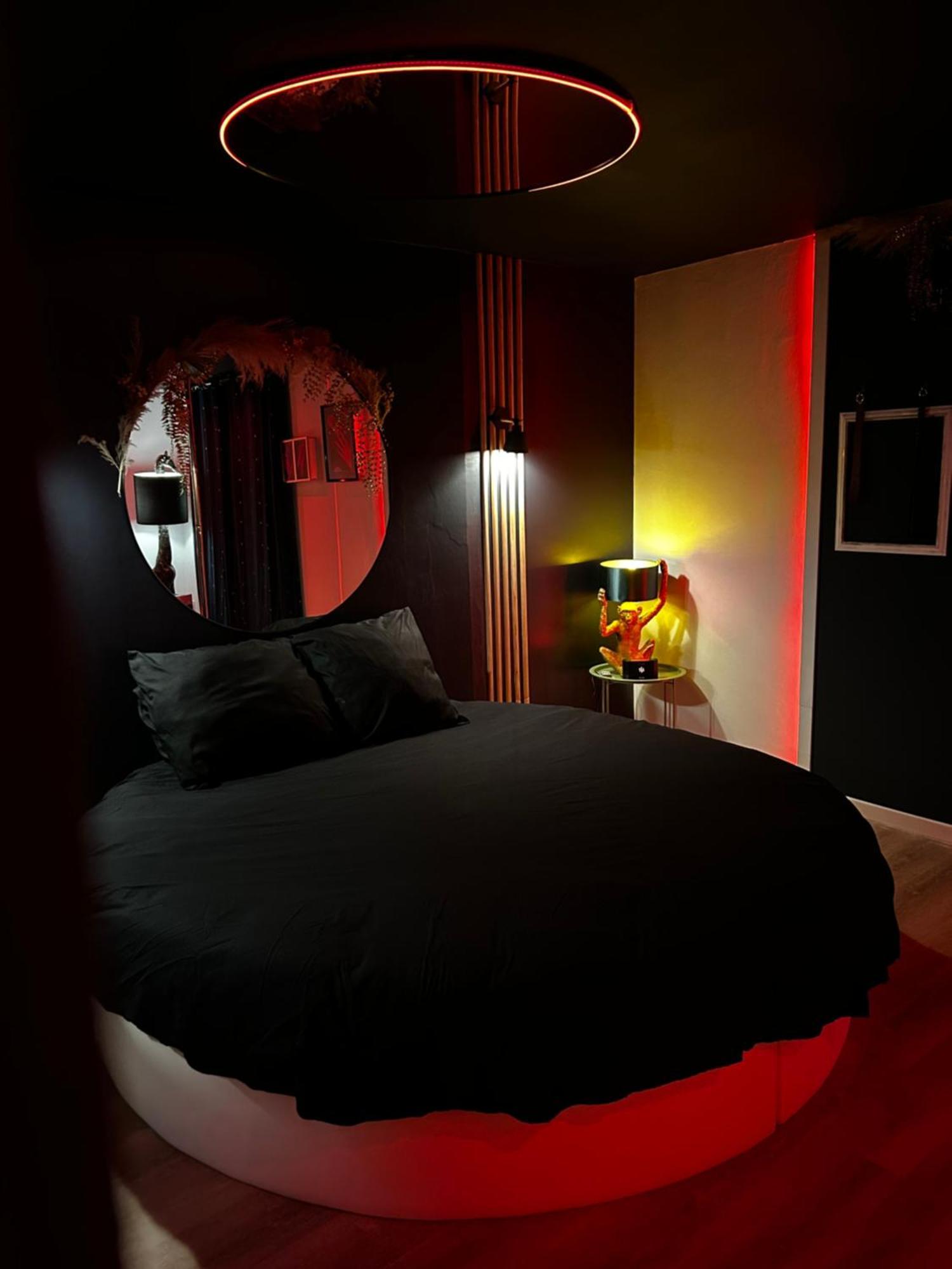 Love Room Haut De Gamme - L'Extase Avec Jacuzzi Violaines Kamer foto