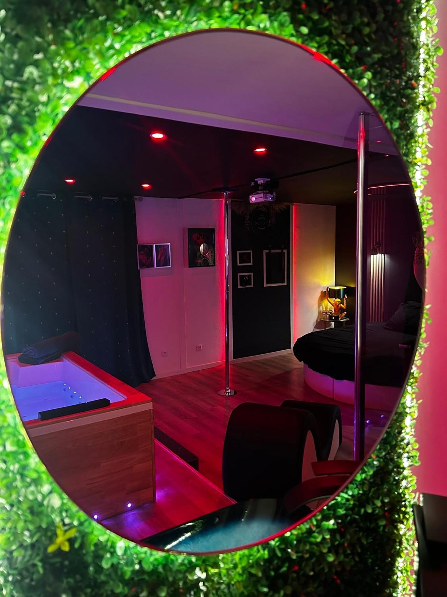 Love Room Haut De Gamme - L'Extase Avec Jacuzzi Violaines Buitenkant foto