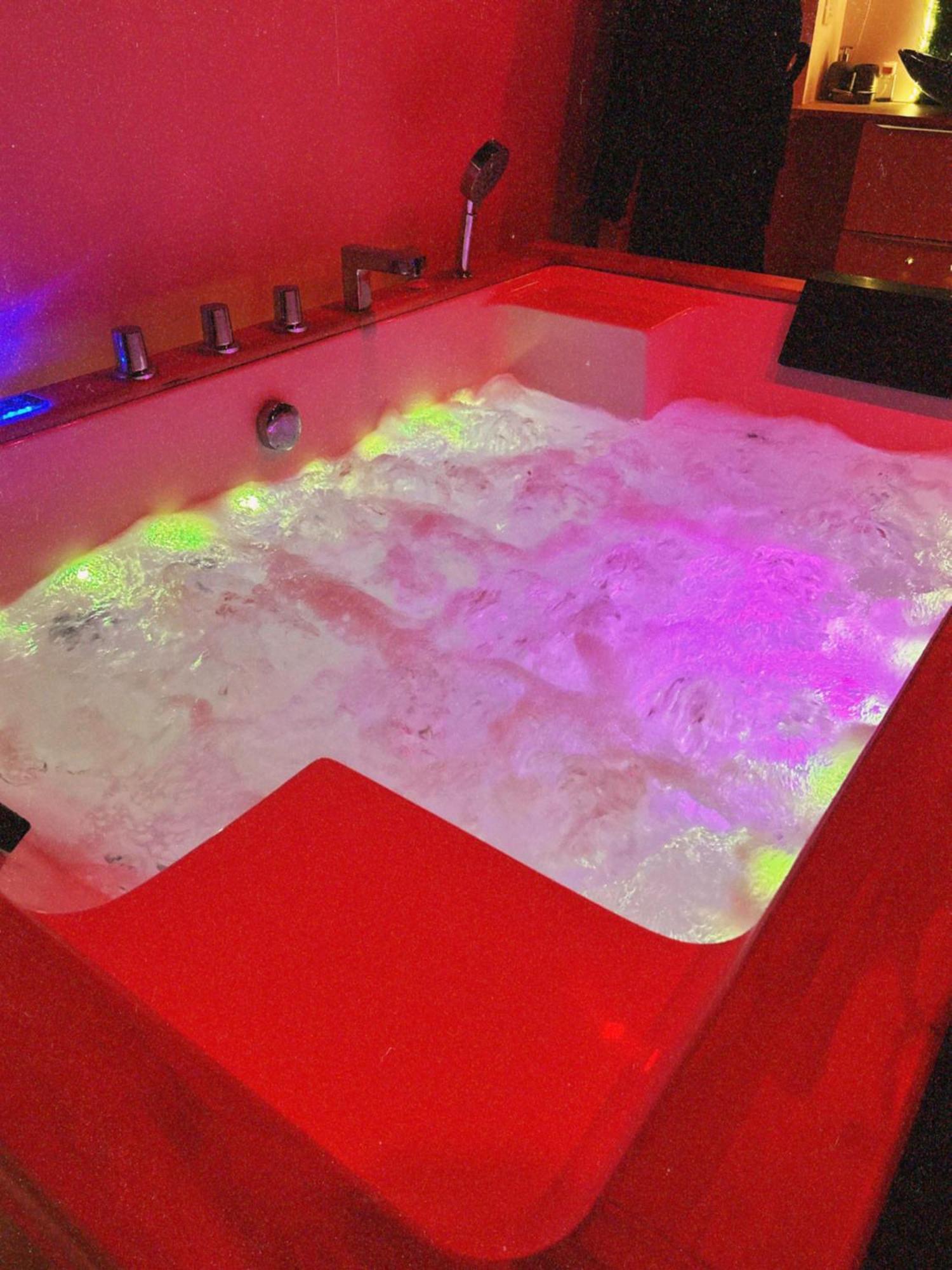 Love Room Haut De Gamme - L'Extase Avec Jacuzzi Violaines Buitenkant foto