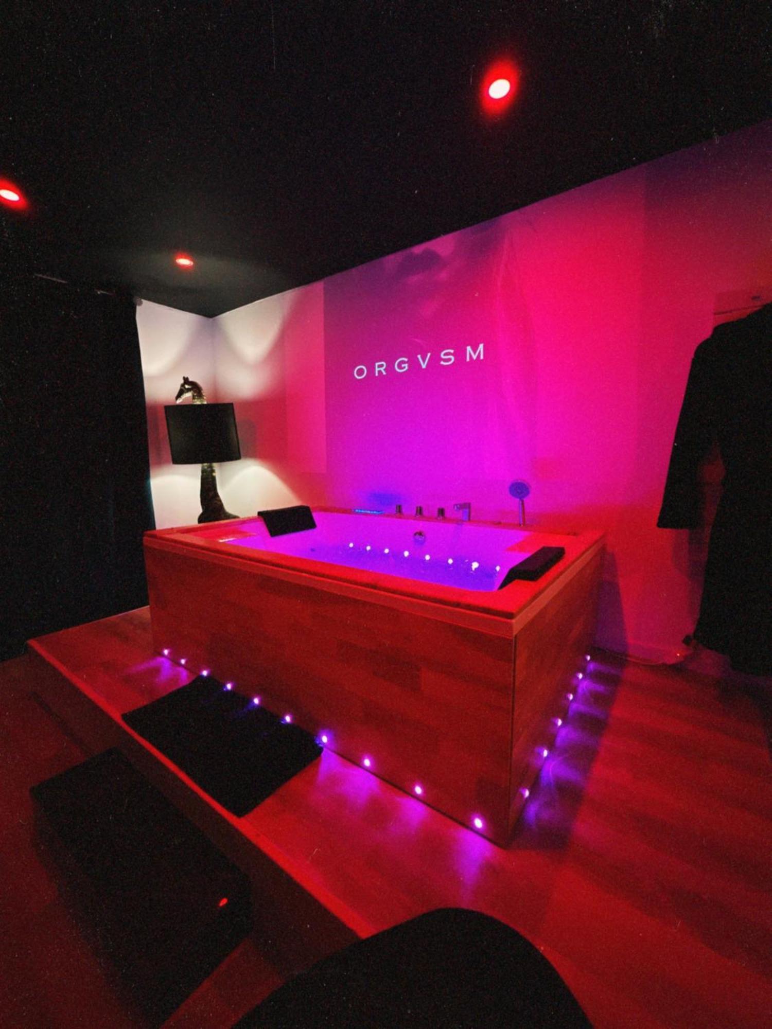 Love Room Haut De Gamme - L'Extase Avec Jacuzzi Violaines Buitenkant foto